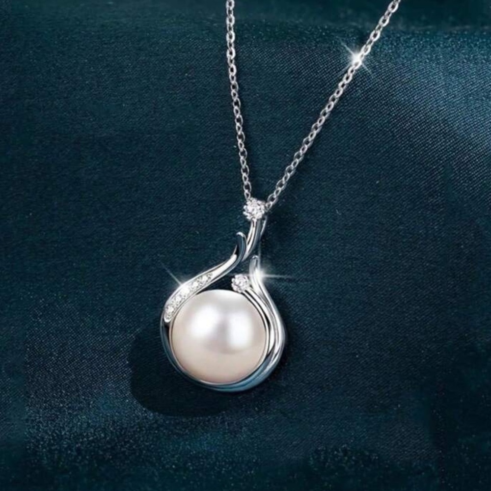 Elegant Silver Pearl Pendant Necklace